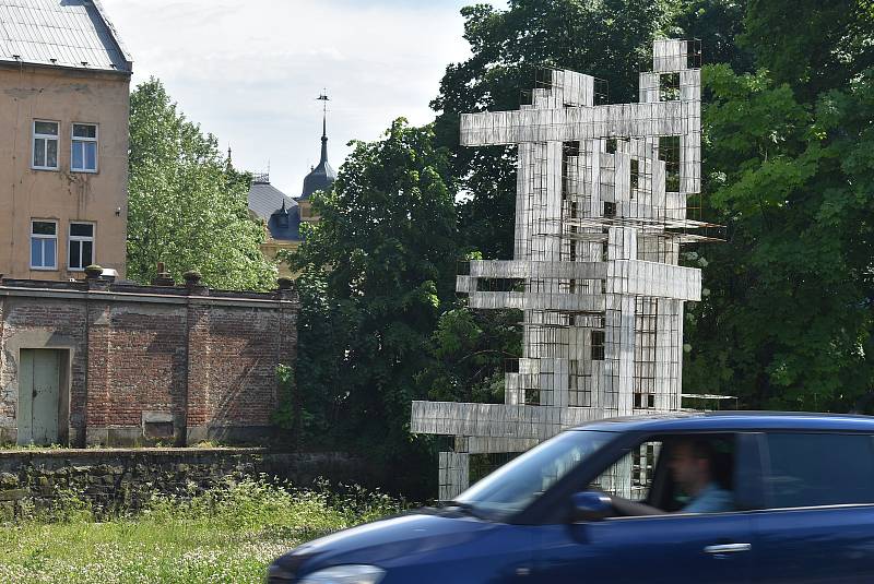 Festival Landscape hravou formou nabízí  Krnovanům zamyšlení nad městem a jeho funkcemi. Veřejné prostory oživily výstavy a umělecké instalace.