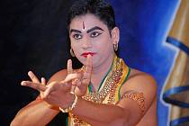 Indický tanečník Sandeep Bodhanker zavítal do Bruntálu na celé tři týdny, aby zde předvedl své taneční umění. 
