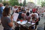 Demonstrace za nezávislou justici a proti vládě 11. června v Krnově.