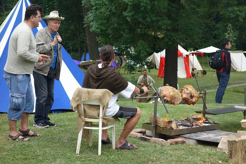 Velký lukostřelecký turnaj ve Slezských Rudolticích.