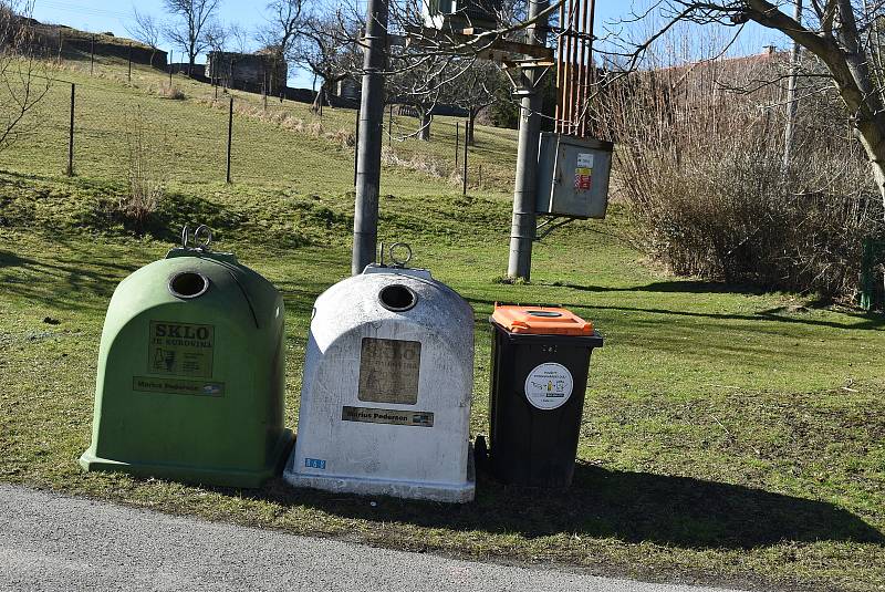 Svobodné Heřmanice leží na hranici okresů Bruntál a Opava. Máme je spojené hlavně se zatopeným břidlicovým lomem Šifr.