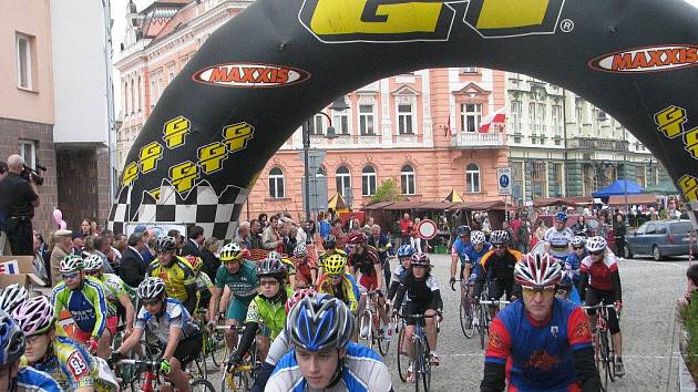 Rozruch na startu 25. ročníku cyklistického závodu O cenu Krnova vyvolal recesista na archaickém kole Ukrajina, který se rozhodl zamíchat mezi dvě stovky trénovaných cyklistů. Vystartoval z Hlavního náměstí společně se závodníky.