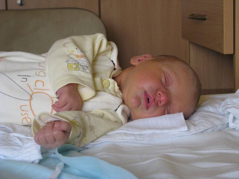 KLÁRA KŘENKOVÁ, narozena 28.3.2009, váha 3,46 kg, míra 51 cm, Horní Benešov, maminka Ingrid Gemsová, tatínek Jiří Křenek.