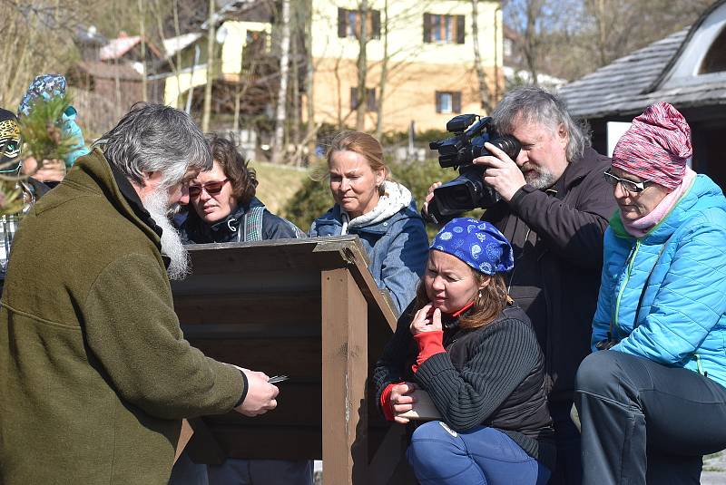 Vítání ptačího zpěvu v Karlově Studánce se zoologem Petrem Šajem.