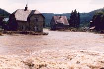 Povodně se obcí přehnaly už několikrát.