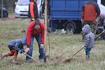 Krnované na bývalé střelnici v Chomýži vysázeli veřejný genofondový sad starých a regionálních odrůd ovoce.