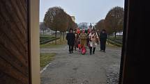 Na zámek ve Slezských Rudolticích dorazil průvod čertů v čele s princeznou Sofií. 3. prosince 2022