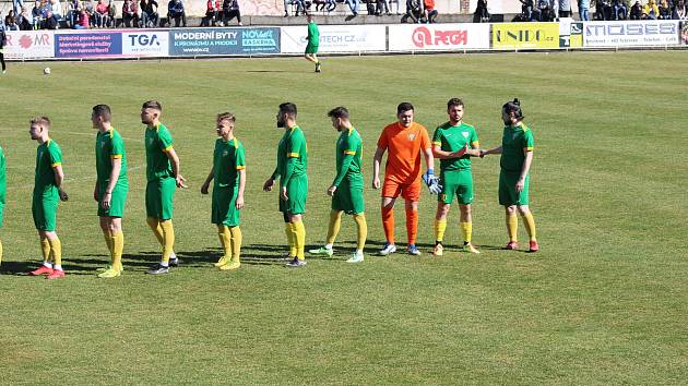 Zápas březnového 17. kola minulého ročníku krajského přeboru Krnov - Dolní Datyně 1:1. 