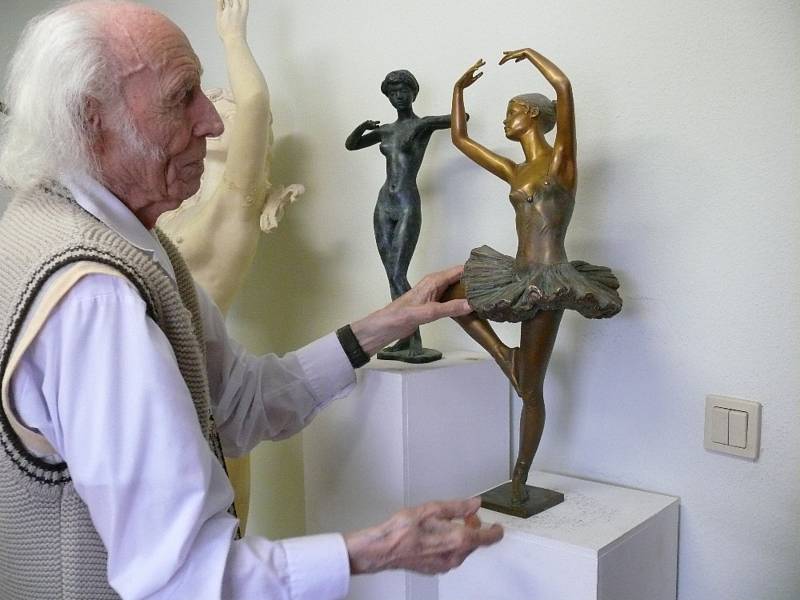 Krnovský rodák Erwin Schinzel byl významný sochař. Zesnul 27. prosince 2018 ve věku 99 let.