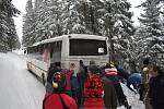 Cesta z Hvězdy na Ovčárnu neproběhla podle plánu. První kyvadlový autobus uvízl v hlubokém sněhu a uvěznil dva další, které jely za ním. 5. února 2023