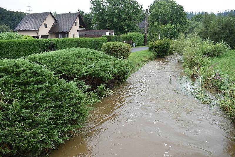 Rozvodněný potok Krasovka v Radimi, středa 19. srpna 2020.