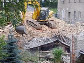 Vybydlená ruina zmizela z křižovatky vrbenských ulic Husova a Žižkova. Chátrající objekt se zastupitelé rozhodli neprodat, a tak musel k zemi.