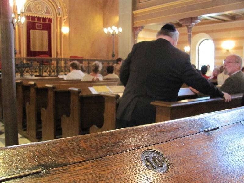 Veřejnost si poprvé mohla prohlédnout zrekonstruovanou krnovskou synagogu v červnu 2014. Její rekonstrukce trvala čtyři roky. Na slavnostní otevření tehdy přišli také předváleční krnovští rodáci.