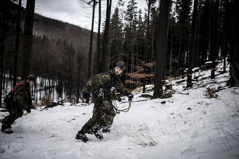 Druhým dnem pokračovalo 26. ledna armádní klání tříčlenných družstev Winter Survival v pohoří Hrubého Jeseníku, kterého se účastní 60 vojáků z ČR i zahraničí.