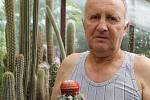 Největší radost má Jan Drobný z kvetoucích kaktusů. Jsou mu odměnou za všechnu tu dřinu a píli, které jejich pěstování v Bruntále věnuje.