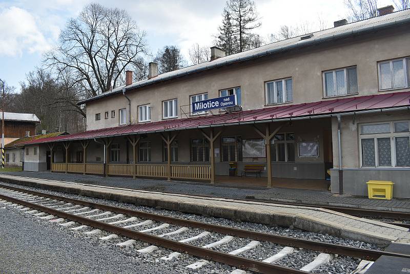 Železniční trať Krnov Olomouc nám slouží už 150 let.
