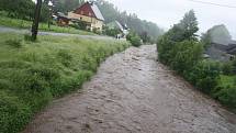 Druhý povodňový stupeň byl vyhlášený na Černé Opavě v Mnichově. První stupeň platí na Opavě v Karlovicích. Velká voda postupuje řekou Opavou níž po proudu.
