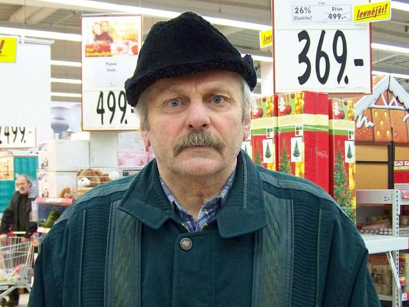 Jiří Šimurda, 63 let, Bruntál: Ano, protože jsem křesťan. Nejvíc se mi tam líbí ty koledy, které tam zpívá sbor s lidmi dohromady.