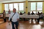 Volební místnost v bruntálské Základní škole v Cihelní ulici v pátek 10. října 2014.