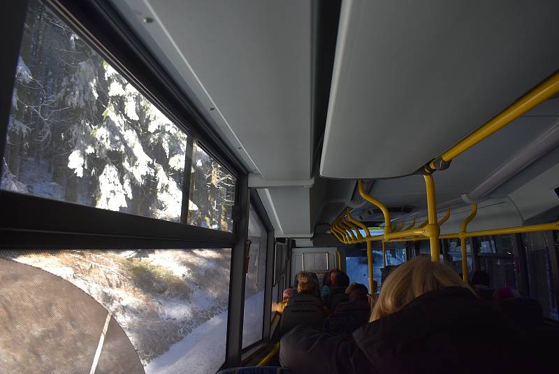 Cesta autobusem z Hvězdy na Ovčárnu v neděli 13. prosince.