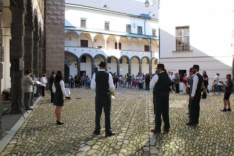 Muzejní noc na zámku v Bruntále byla věnována myslivosti a mysliveckým zvykům a tradicím.