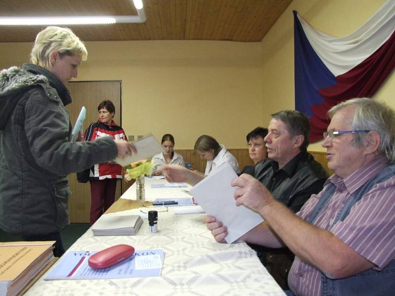 Téměř padesátiprocentní voličskou účast zaznamenali ve Václavově. Přišlo sto osmdesát voličů.