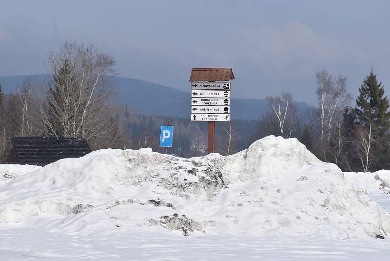 Hřiště v Nové Vsi nad Dolní Moravicí vybudovaly Lesy ČR. Stala se z něj vyhledávaná atrakce Jeseníků.