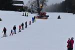 Tažení lyžařů za rolbou je zimní sport známý jako „rolba skijöring“. Děti v Kopřivné této zábavě říkají rolbavláček. Může to být také alternativní doprava lyžařů na kopec, když je  zavřený vlek i lanovka.