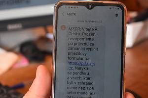 Otravné SMS "Vítejte v Česku" dobře znají majitelé mobilních telefonů v pohraničí, kde skomírá signál operátorů.