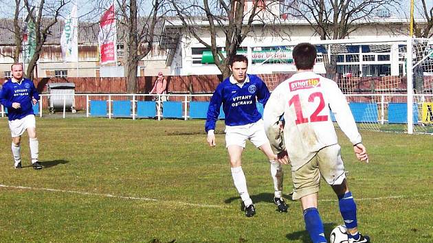 V důležitém nedělním utkání přivítají fotbalisté bruntálského Slavoje na svém hřišti tým Suchých Lazců.