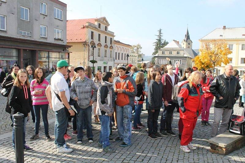 Jako vlastního syna přivítali v pondělí v Horním Benešově Camerona Forbese Kerryho, bratra šéfa americké diplomacie Johna Kerryho.