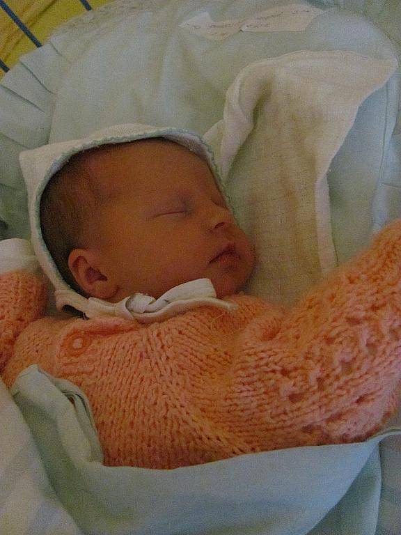 ISABELA SAKALOVÁ se narodila 20.února 2012, při narození vážila 2630 gramů a měřila 49 centimetrů, maminkou se stala Miroslava Sakalová a tatínkem se stal Kamil Tichavský, Liptaň
