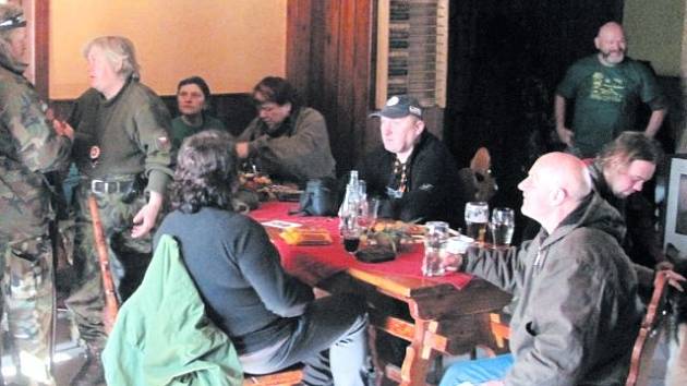 Slavnostní zakončení zimního táboření se uskutečnilo v hospůdce Na Strážišti, kde si všichni účastníci slíbili, že se za rok potkají znovu.