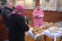 Velikonoční tradice žehnání pokrmů v kostele v Holčovicích 9. dubna 2023.