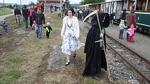 Prvorepublikový parní vlak na Osoblažce byl plný noblesních cestujících i strašidel, protože se zde natáčela pozvánka na Strašidelný Fulštejn.