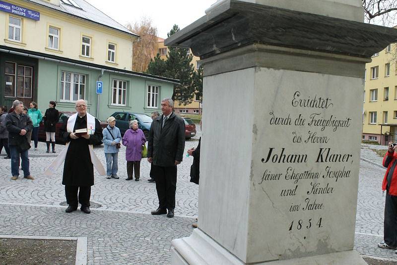 Lidé v Rýmařově přišli na slavnostní otevření zrekonstruovaného Školního náměstí.