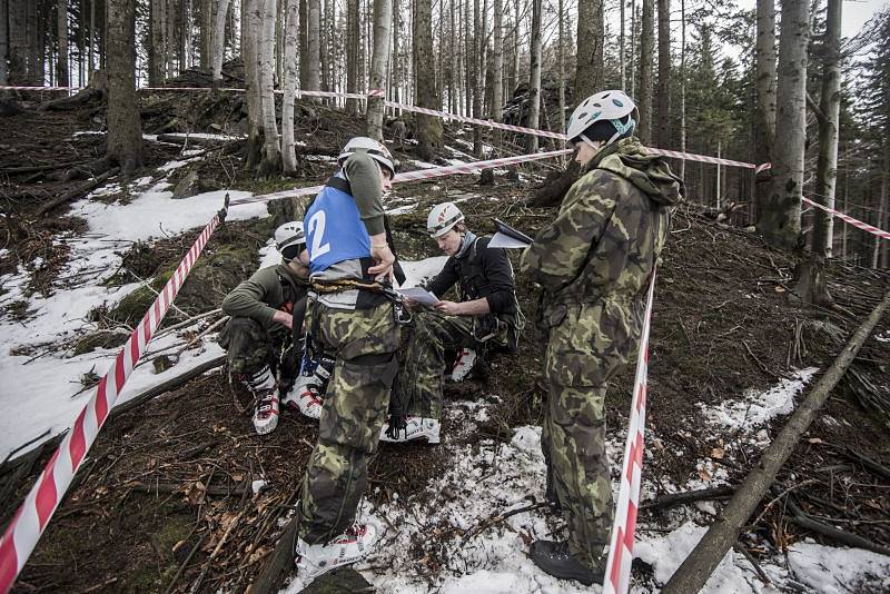 Druhým dnem pokračovalo 26. ledna armádní klání tříčlenných družstev Winter Survival v pohoří Hrubého Jeseníku, kterého se účastní 60 vojáků z ČR i zahraničí.