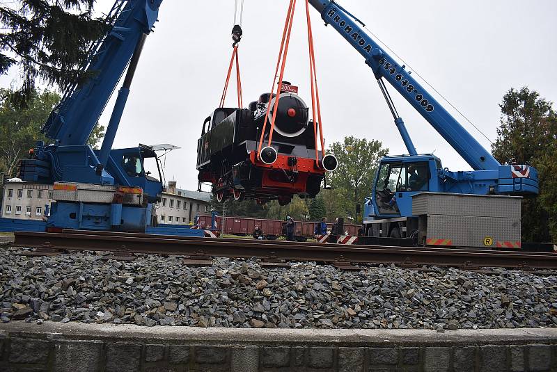 Do Krnova se po generálce vrátila parní lokomotiva BS200. Na podstavci u hlavního nádraží bude oficiálně přivítána 1. 10. 2022 v 11 hodin.