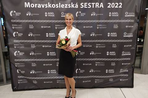 Zdravotní sestra krnovské nemocnice Renáta Bednárková z Anesteziologicko-resuscitačního oddělení zvítězila v anketě Moravskoslezského kraje.