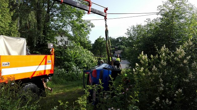 Tragická smrt bažanta Evžena pod koly auta a časté bouračky vedou obyvatele Láryšova k požadavku na zpomalovací prvky na silnici.