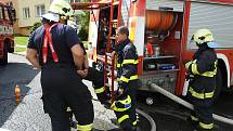 Zásah hasičů ve Vrbně pod Pradědem u havárie plynového potrubí.