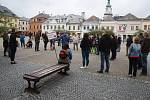 Na bruntálském náměstí se sešlo asi třicet demonstrantů, aby podpořili iniciativu Milion chvilek pro demokracii.