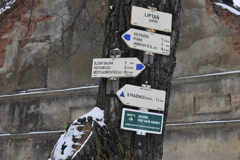 Morbidní atrakcí Liptaně je rodný dům masového vraha Blažka. Dnes může sloužit k natáčení hororů.  Nový majitel by ho chtěl rekonstruovat na ubytovací zařízení.