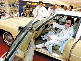 Krnovský Elvis Pavel Pavlevský sice v soutěži skončil na nepopulárním druhém místě, ale výstava amerických aut pro něj byla úžasným zážitkem.