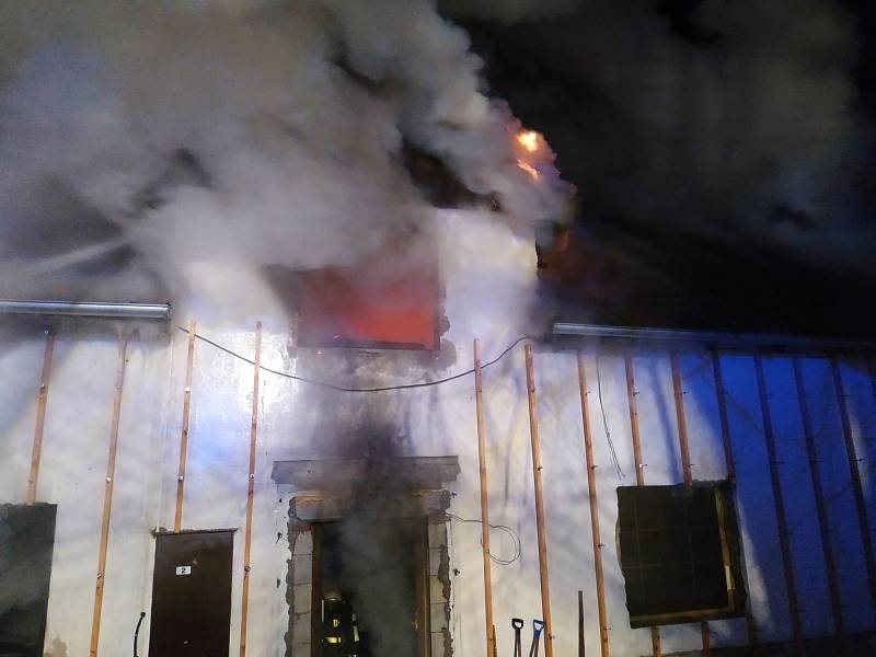Požár rodinného domu v Malé Morávce, sobota 6. února 2021.