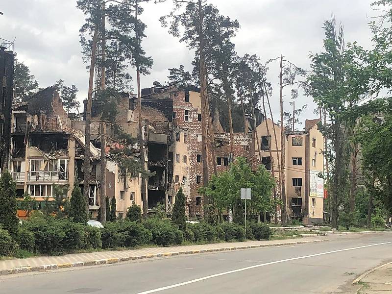 Ředitelka Charity Krnov Monika Dudová zveřejnila fotografie ze své mise do válečných oblastí na Ukrajině. Rok 2022.