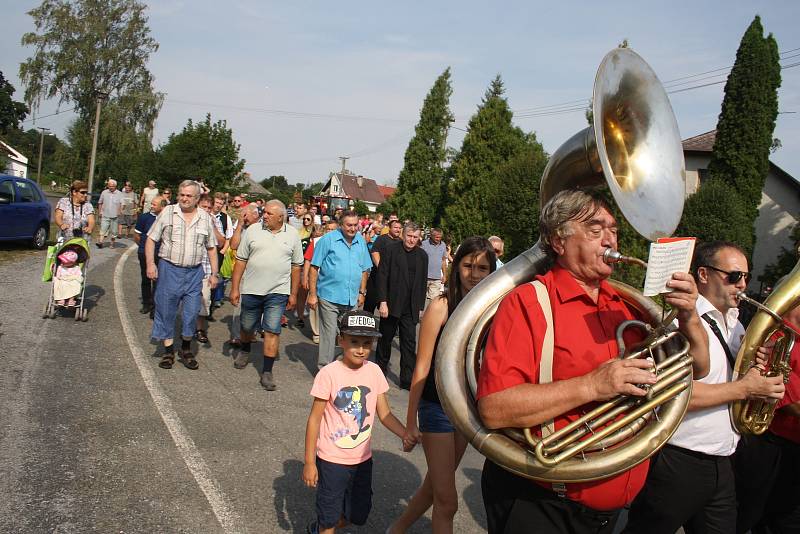 Dříve jsme byli zvyklí jezdit na dožínkové slavnosti do Polska. Nejdřív se tato tradice vrátila do Slezských Rudoltic. Rudoltické dožínky si našly řadu příznivců a dnes už patří k nejvýznamnějším událostem roku.