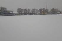 Sníh odložil zápasy. Hřiště v Bruntálu.