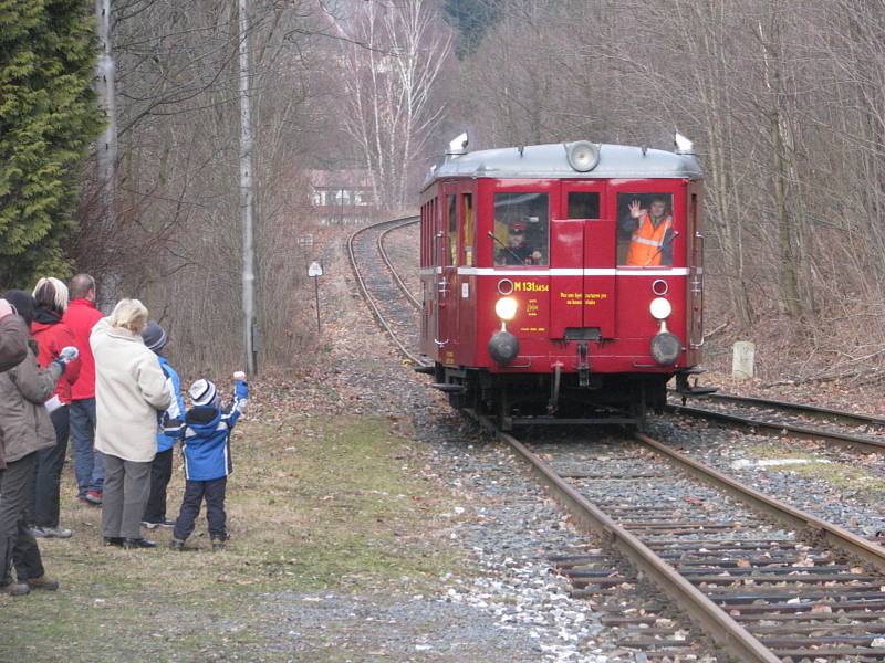 Železniční trať z Bruntálu do malé Morávky loni prošla nákladnou rekonstrukcí. Kraj i  provozovatelé turistických vlaků se obávají, že novela drážního zákona umožní její likvidaci.