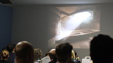 Krnov proslavily kytary Rieger – Kloss. Oblé křivky uvnitř kytar a světlo shora inspirovaly architekty při úvahách o nové podobě Prioru. Navrhli galerii s oblým schodištěm, která do Prioru přivádí světlo shora.